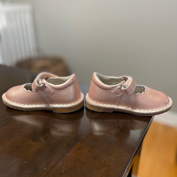 L’AMOUR Online Exclusive - Caitlin Pink Gold Scalloped Mary Jane - Picture 14 of 14